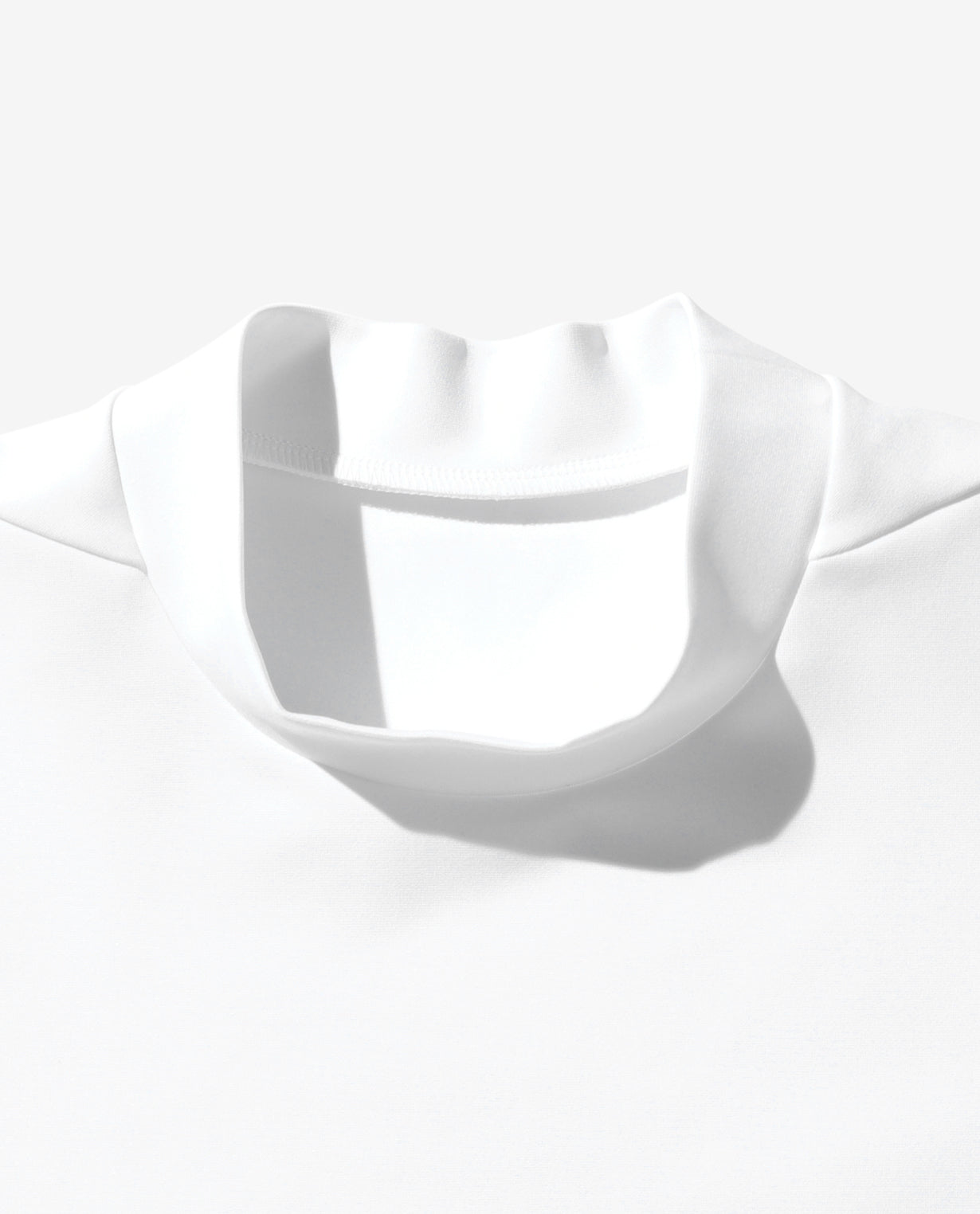 White ■ 0_302_D Cardboard short-sleeved mock neck T-shirt