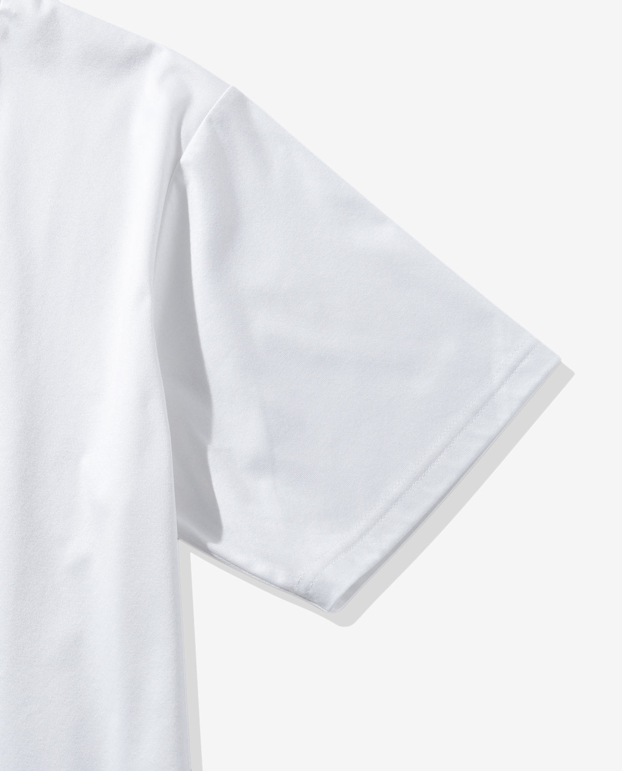 ■ホワイト 037_WG メトロポリスカモ ロゴプリント スムースコットンTシャツ