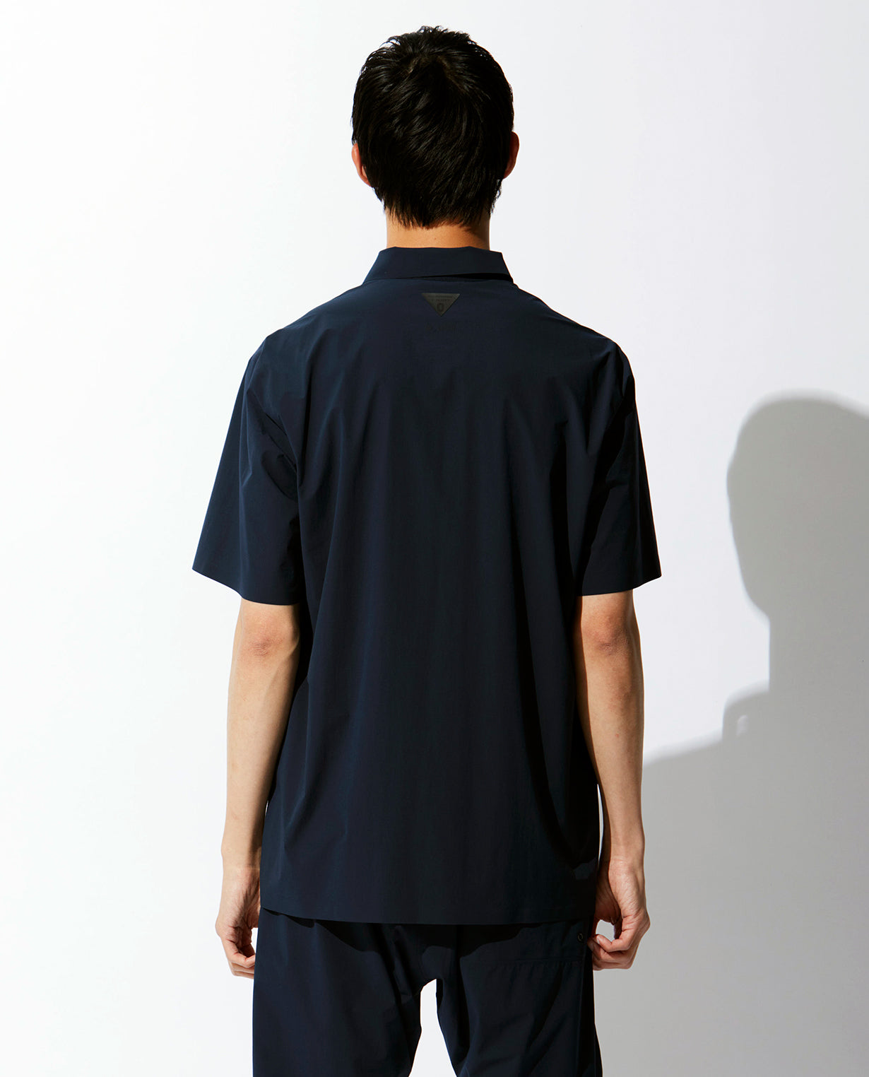 □カーボンネイビー 0_031_Z 無縫製”Zシリーズ” ライトボックスシャツ 